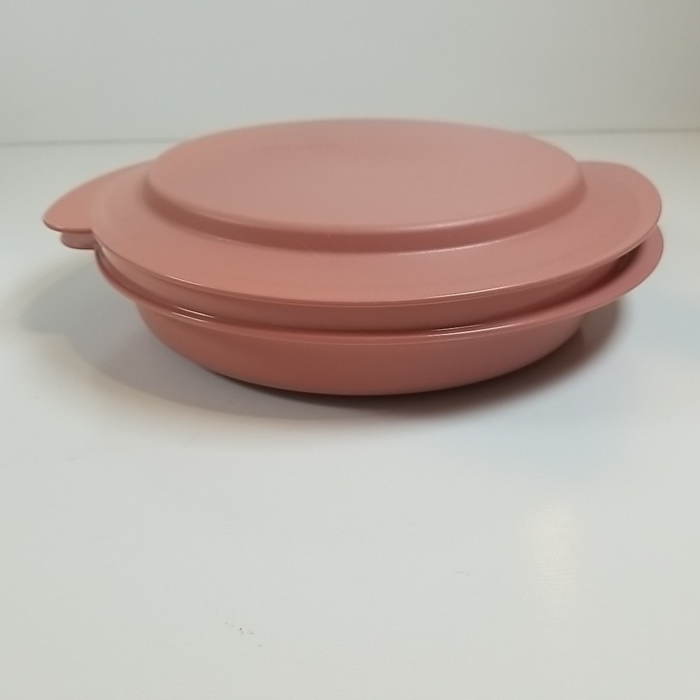 Tupperware 2 Piece Set Dusty Rose 8inch plate/lid 2525A-2 & 2526A-4 Microwavable